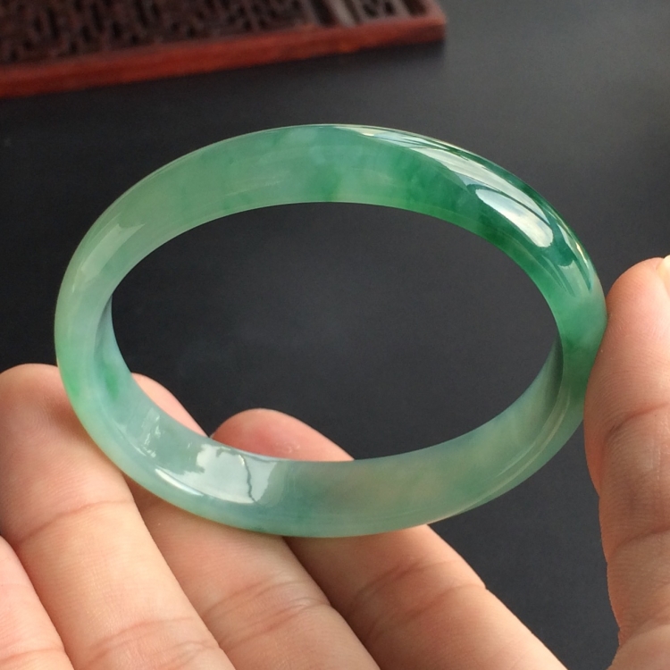 (超值推荐)糯冰种飘花贵妃镯(54.5mm-45.8mm)