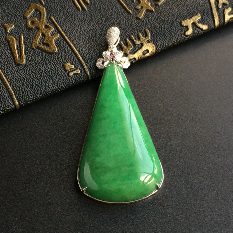 (超值推荐)糯冰种翠色镶白金钻石水滴胸坠