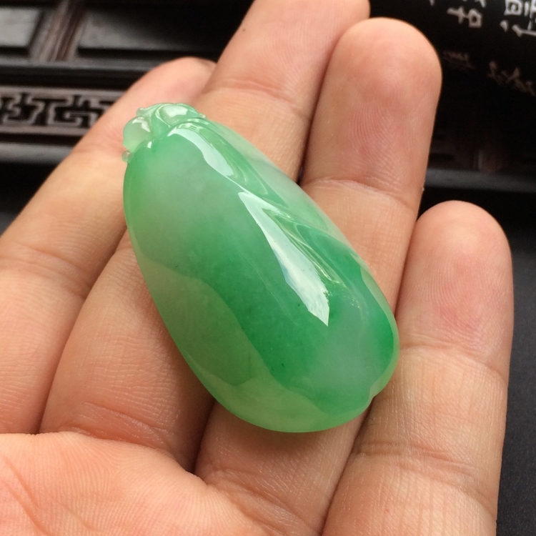 （超值推荐）糯冰种浅绿福瓜挂件