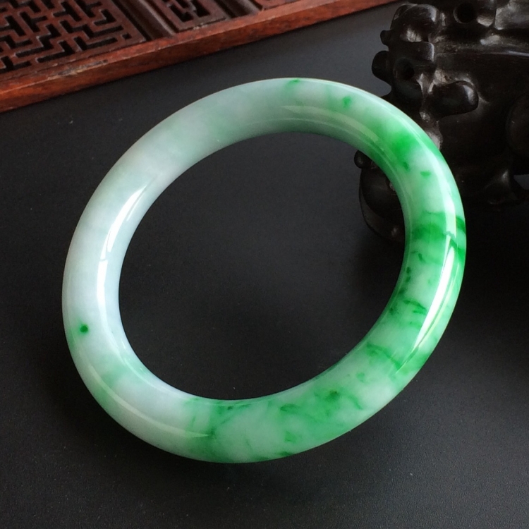 (超值推荐)糯冰种飘翠圆条手镯(55.5mm)