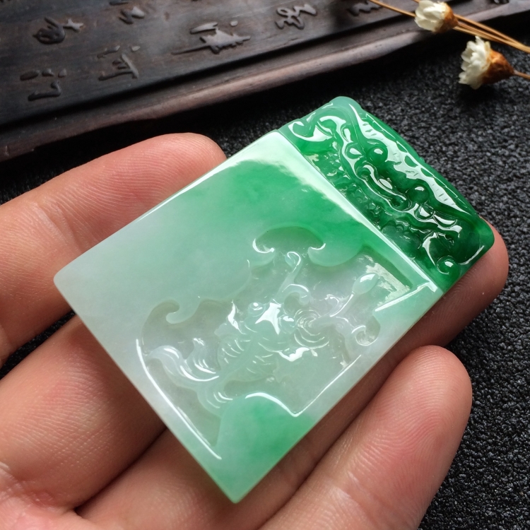 （超值推荐）糯冰种飘翠年年有余挂件