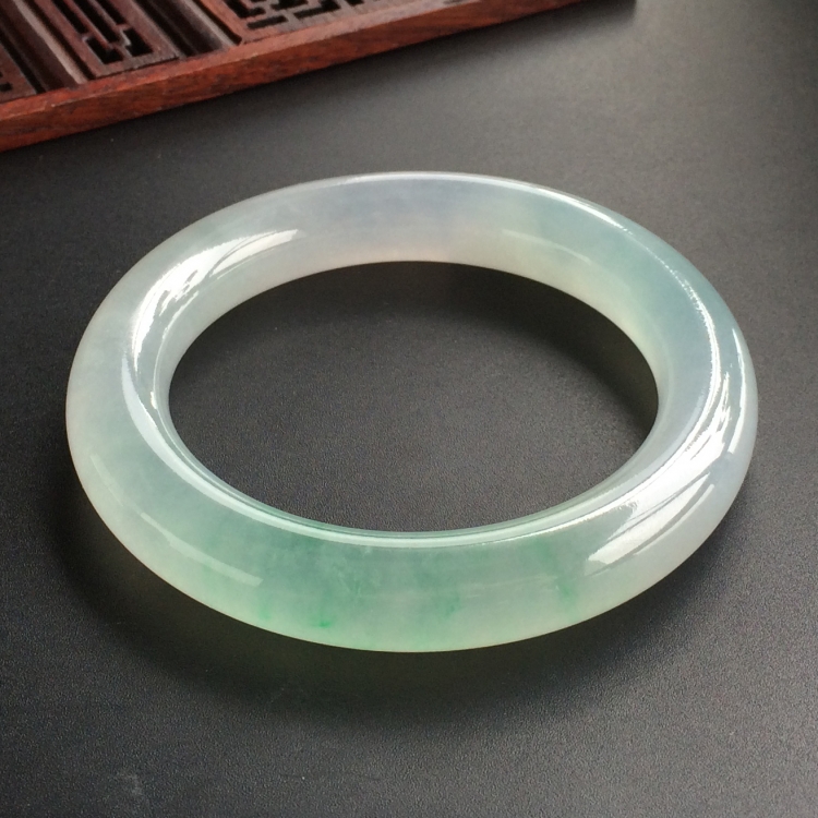 (超值推荐)冰种晴水略飘翠圆条手镯(56mm)