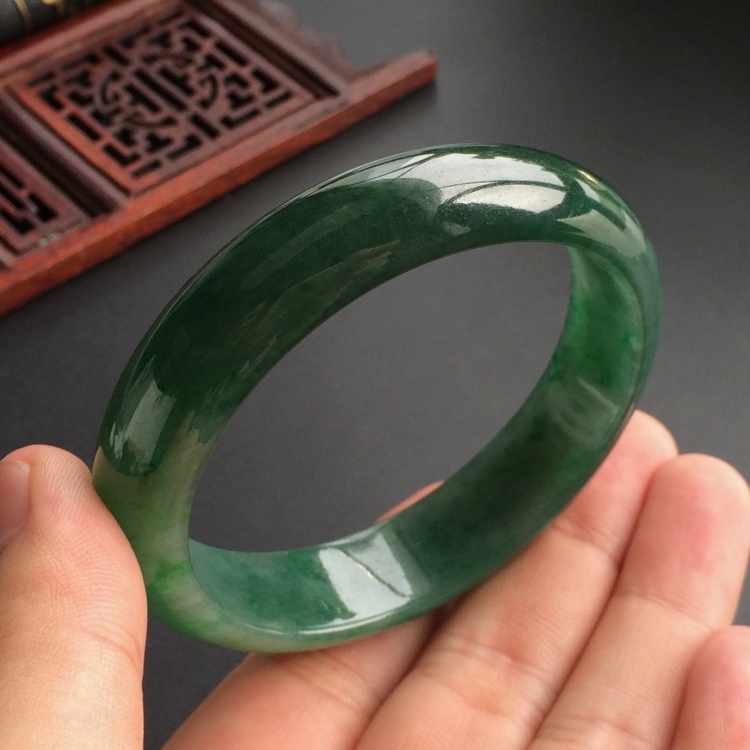 (超值推荐)糯冰种油青略飘翠贵妃镯(57.2mm-50.4mm)