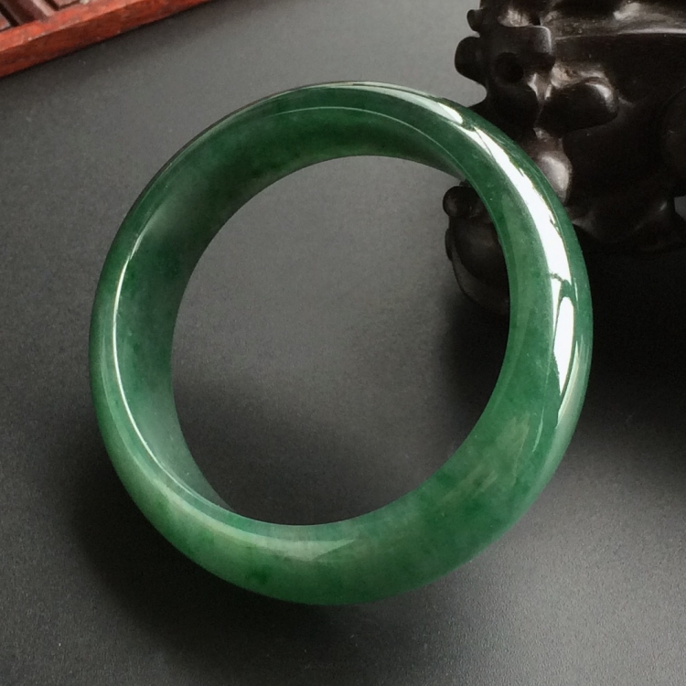 (超值推荐)糯冰种油青略飘翠贵妃镯(57.2mm-50.4mm)