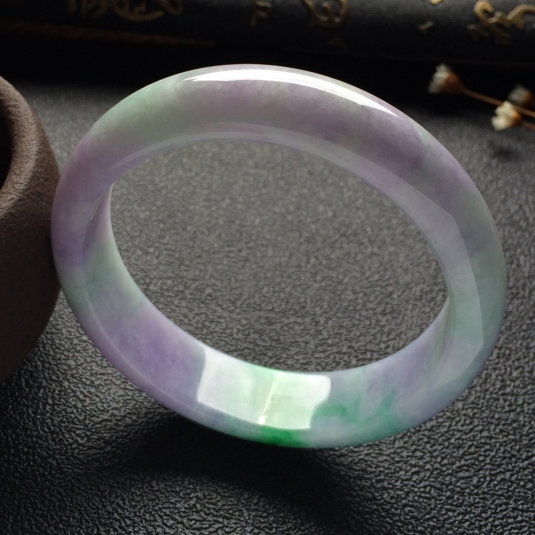 （超值推荐）糯冰种春带彩手镯（56.3mm）