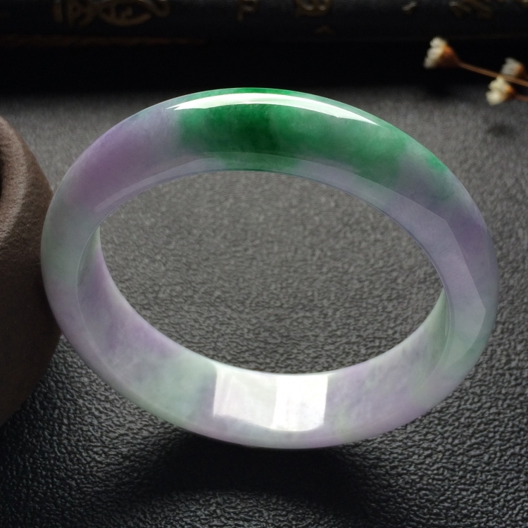 （超值推荐）糯冰种春带彩手镯（56.3mm）