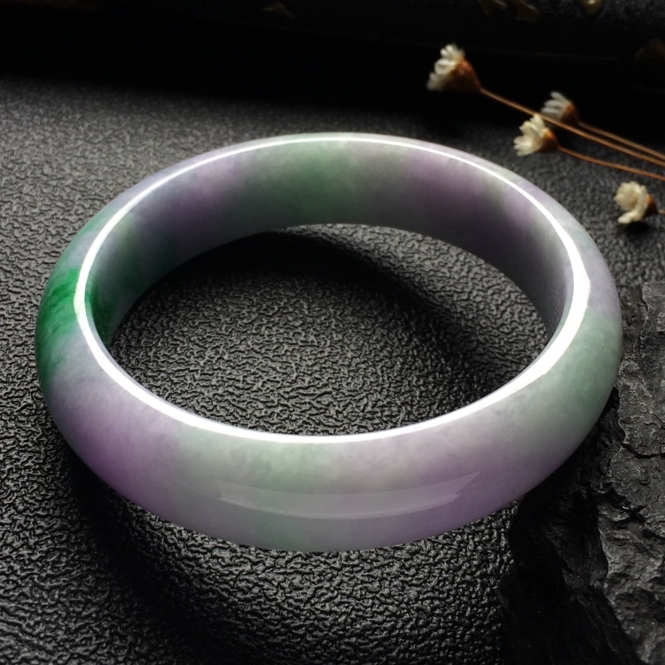 （超值推荐）糯冰种春带彩手镯（56.3mm）