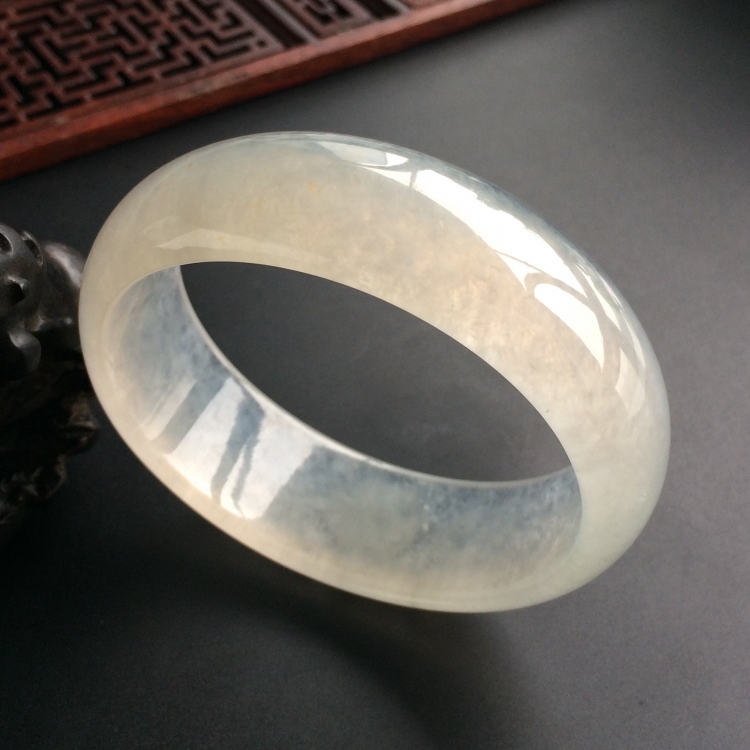 (超值推荐)冰种淡晴水贵妃镯(58.3mm-53mm)