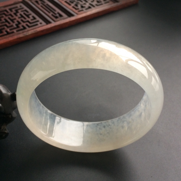(超值推荐)冰种淡晴水贵妃镯(58.3mm-53mm)