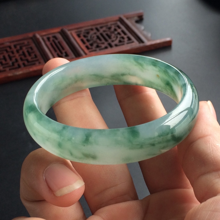 (超值推荐)冰种飘花贵妃镯(54.5mm-47.8mm)