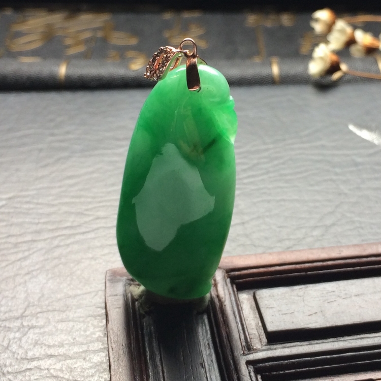 （超值推荐）糯冰种飘翠福瓜挂件
