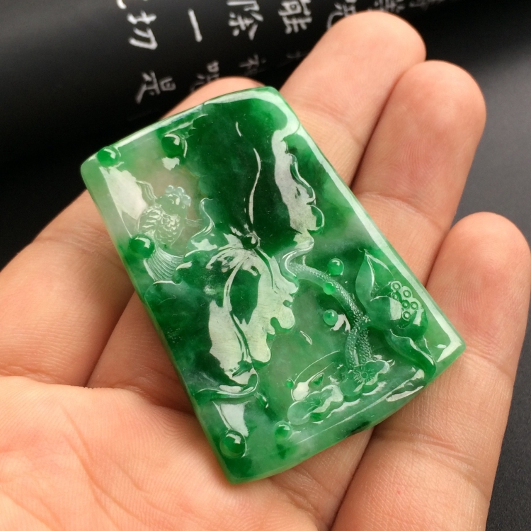 （超值推荐）糯冰种阳绿年年有余挂件