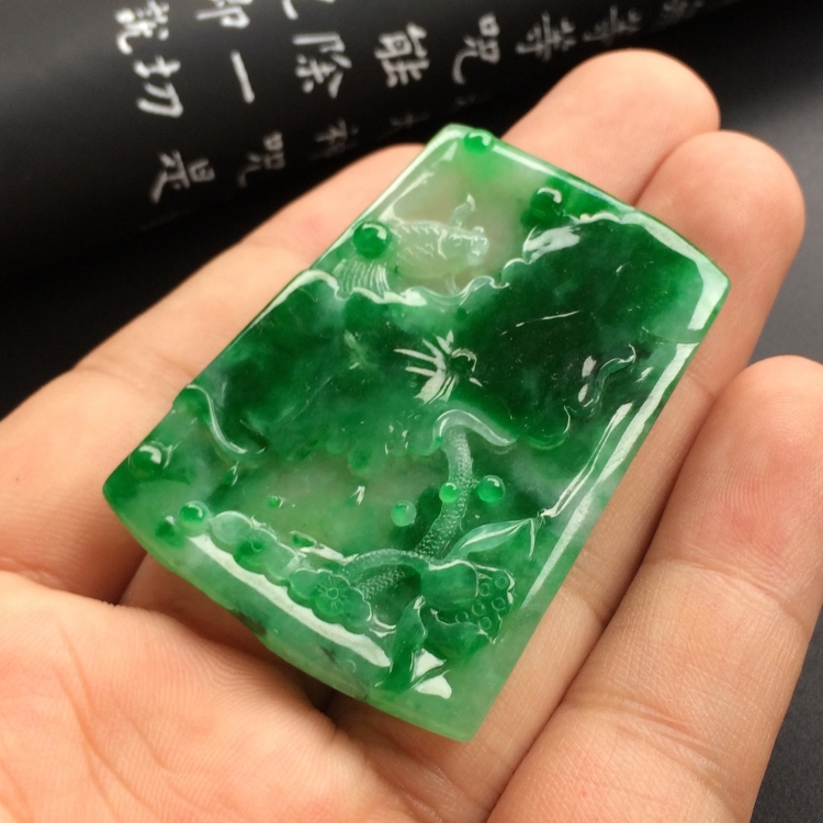 （超值推荐）糯冰种阳绿年年有余挂件
