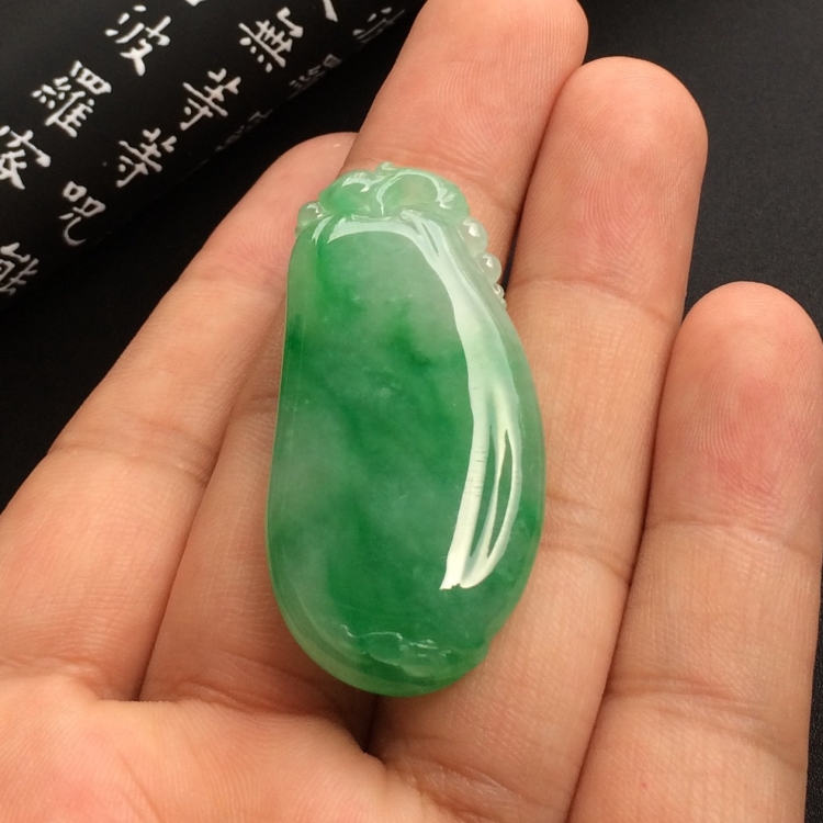 （超值推荐）糯冰种飘翠福瓜挂件