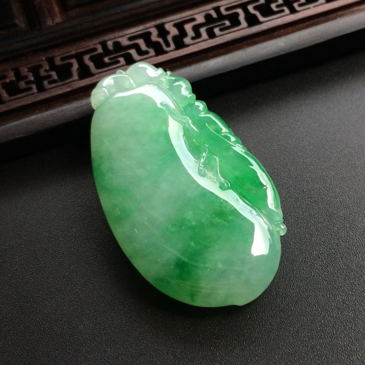 （超值推荐）糯冰种飘翠福瓜挂件