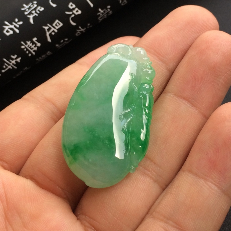 （超值推荐）糯冰种飘翠福瓜挂件