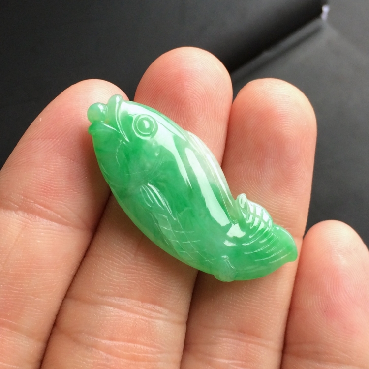 (超值推荐)糯冰种飘翠年年有余挂件