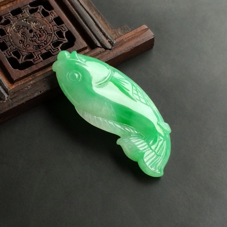 (超值推荐)糯冰种飘翠年年有余挂件