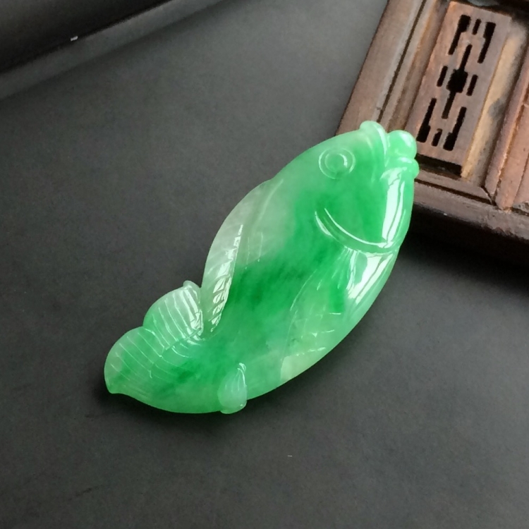 (超值推荐)糯冰种飘翠年年有余挂件