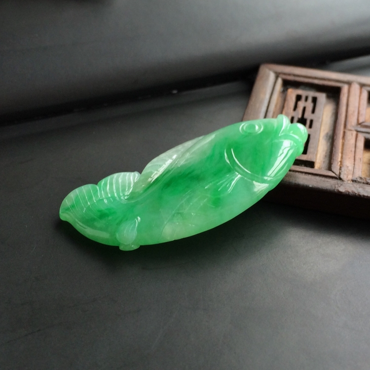 (超值推荐)糯冰种飘翠年年有余挂件