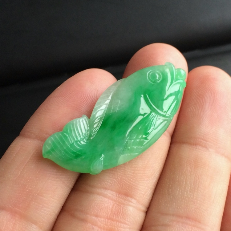 (超值推荐)糯冰种飘翠年年有余挂件
