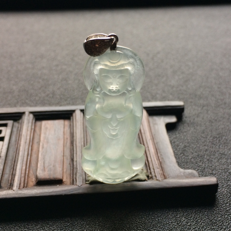 （超值推荐）冰种淡晴水站观音挂件（金扣）