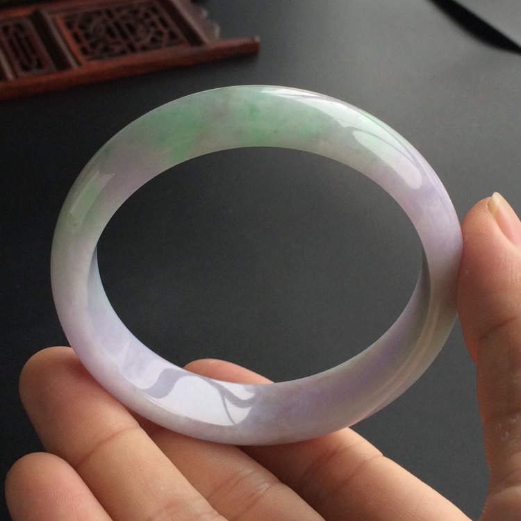 (超值推荐)糯冰种春带彩手镯(58.6mm)