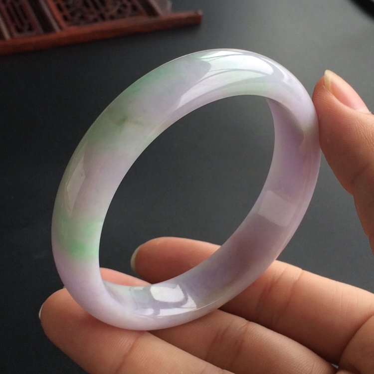 (超值推荐)糯冰种春带彩手镯(58.6mm)