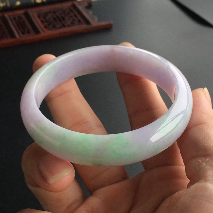 (超值推荐)糯冰种春带彩手镯(58.6mm)
