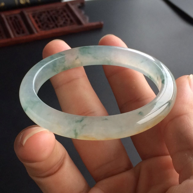 (超值推荐)冰种飘花带黄翡贵妃镯(53.8mm-47mm)