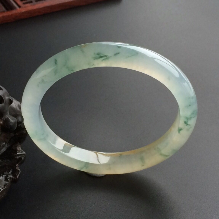 (超值推荐)冰种飘花带黄翡贵妃镯(53.8mm-47mm)