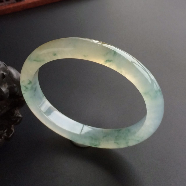 (超值推荐)冰种飘花带黄翡贵妃镯(53.8mm-47mm)