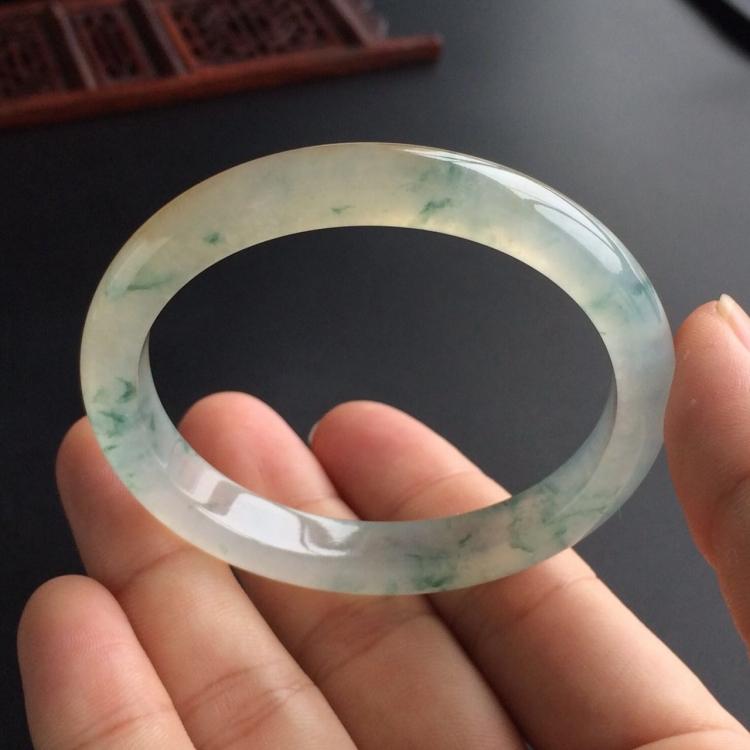 (超值推荐)冰种飘花带黄翡贵妃镯(53.8mm-47mm)