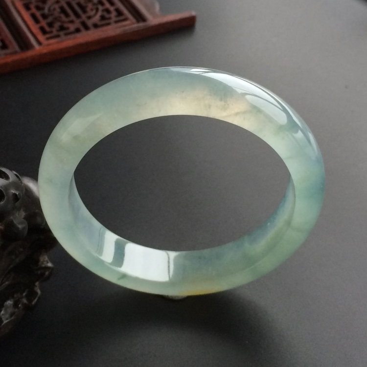 (超值推荐)冰种晴水飘花略带黄翡手镯(56.3mm)