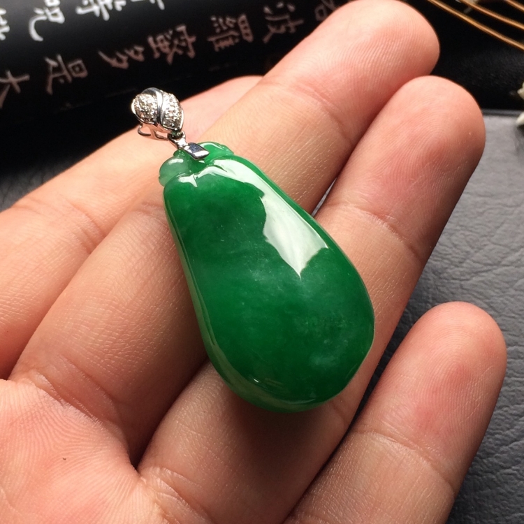 （超值推荐）糯冰种阳绿福瓜挂件
