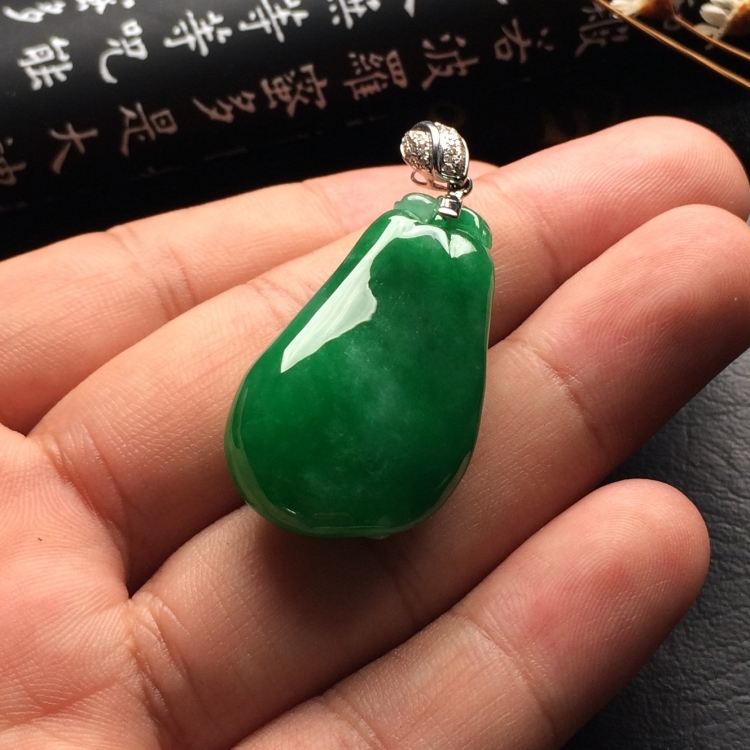 （超值推荐）糯冰种阳绿福瓜挂件