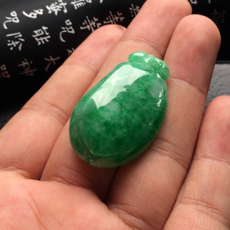 （超值推荐）糯冰种飘翠福瓜挂件