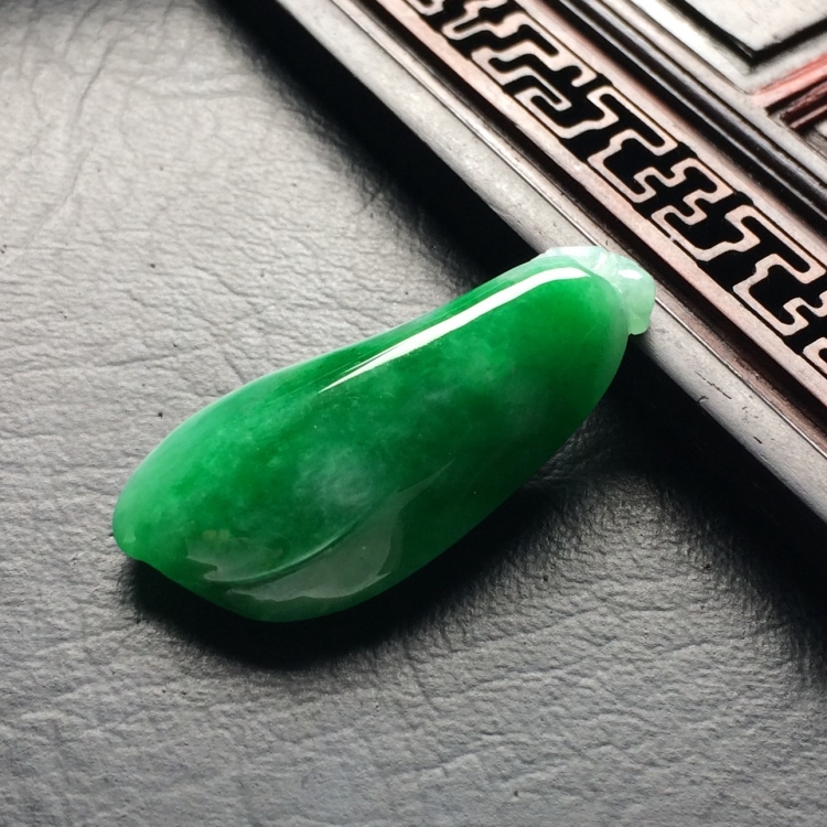 （超值推荐）糯冰种阳绿福瓜挂件