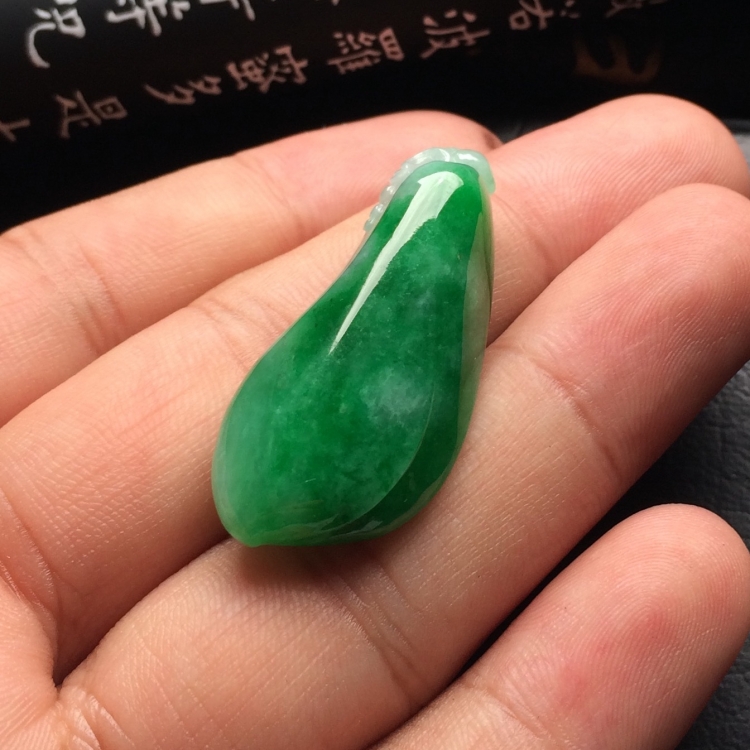 （超值推荐）糯冰种阳绿福瓜挂件