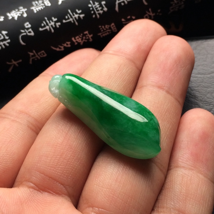 （超值推荐）糯冰种阳绿福瓜挂件