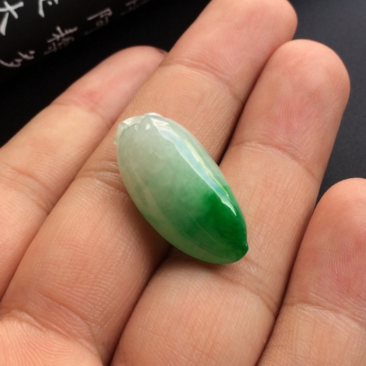 （超值推荐）糯冰种飘翠福瓜挂件