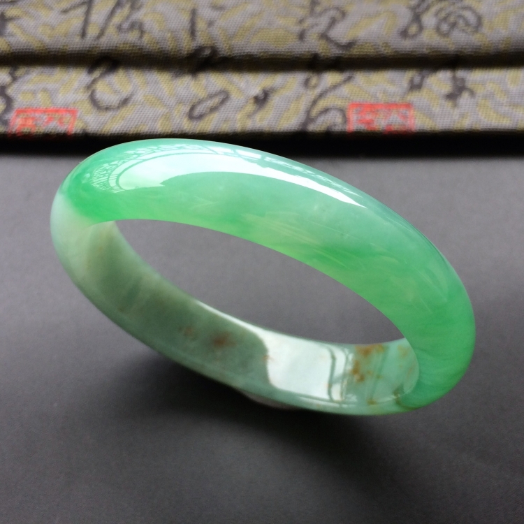 (超值推荐)糯冰种飘翠略带黄翡贵妃镯(51.2mm-44.4mm)