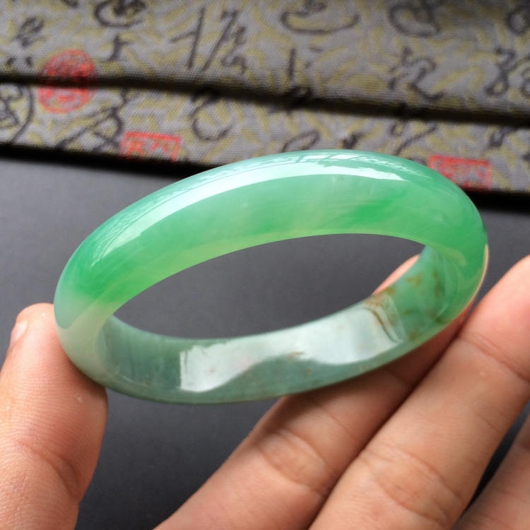 (超值推荐)糯冰种飘翠略带黄翡贵妃镯(51.2mm-44.4mm)