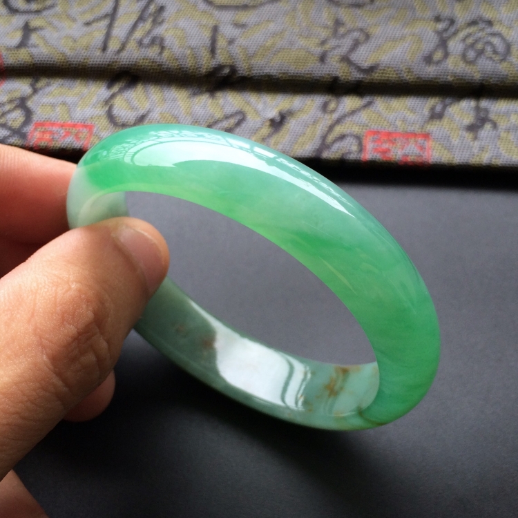 (超值推荐)糯冰种飘翠略带黄翡贵妃镯(51.2mm-44.4mm)