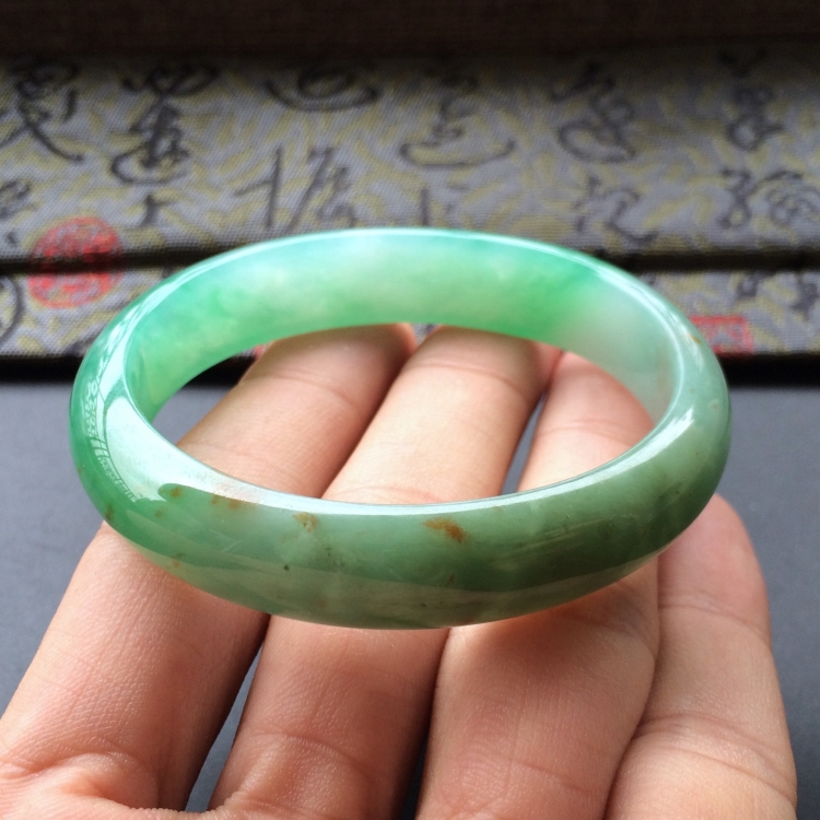 (超值推荐)糯冰种飘翠略带黄翡贵妃镯(51.2mm-44.4mm)