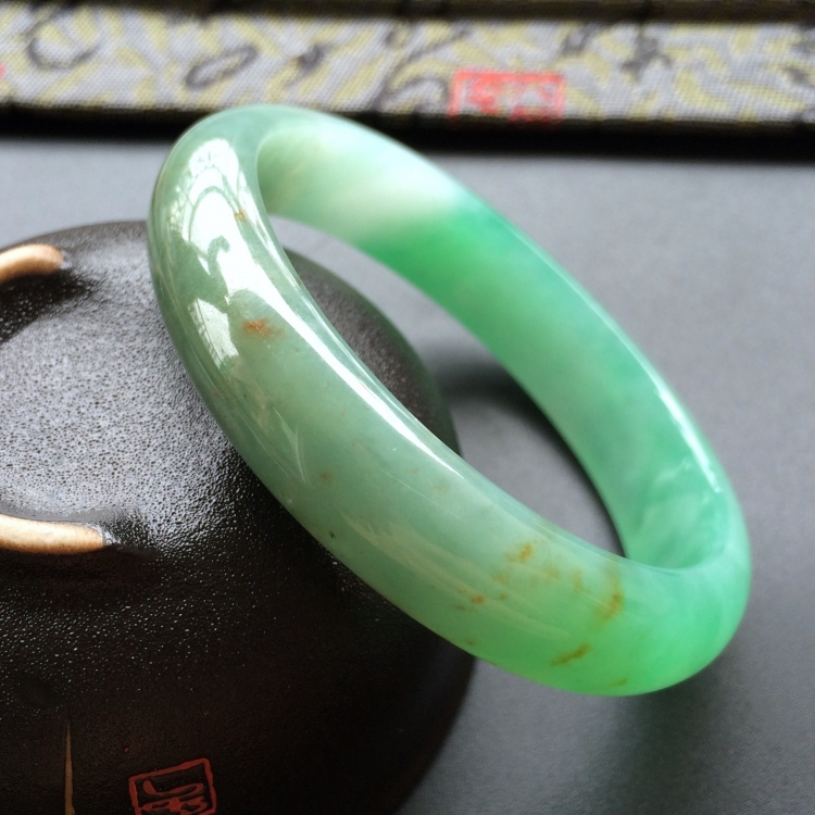 (超值推荐)糯冰种飘翠略带黄翡贵妃镯(51.2mm-44.4mm)