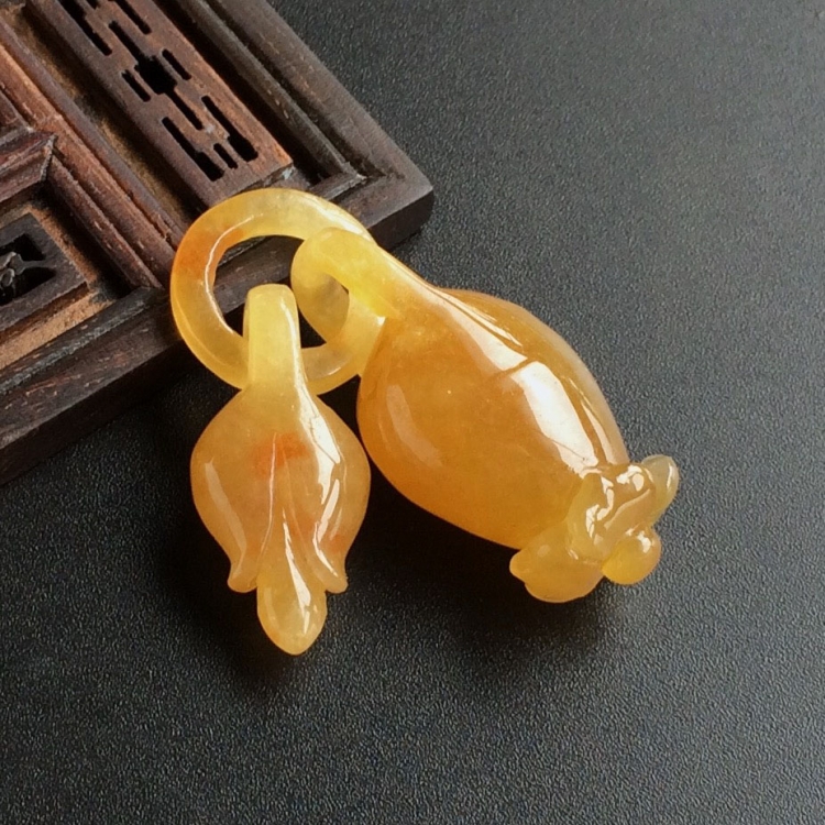 (超值推荐)糯冰种黄翡玉兰花挂件