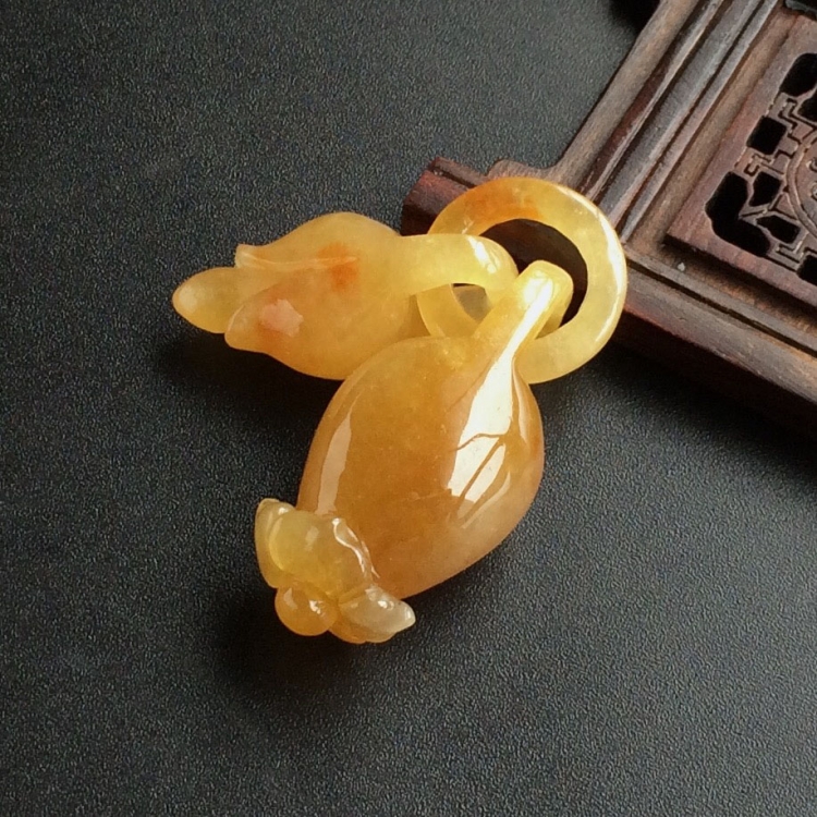 (超值推荐)糯冰种黄翡玉兰花挂件
