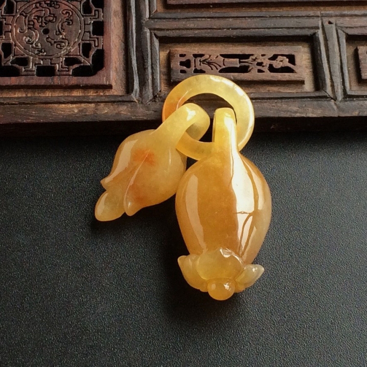 (超值推荐)糯冰种黄翡玉兰花挂件
