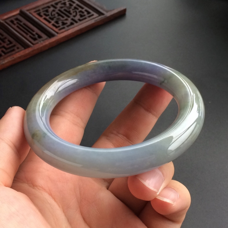 (超值推荐)糯冰种紫罗兰飘花略带褐黄翡圆条手镯(58.5mm)